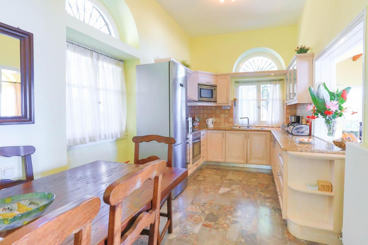 House On The Rocks Villa Katavolos Exterior photo